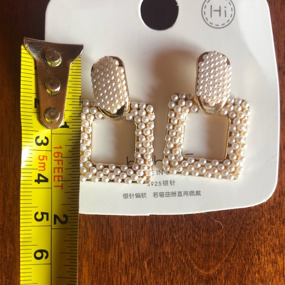 NWT white/cream square earrings - Picture 5 of 5